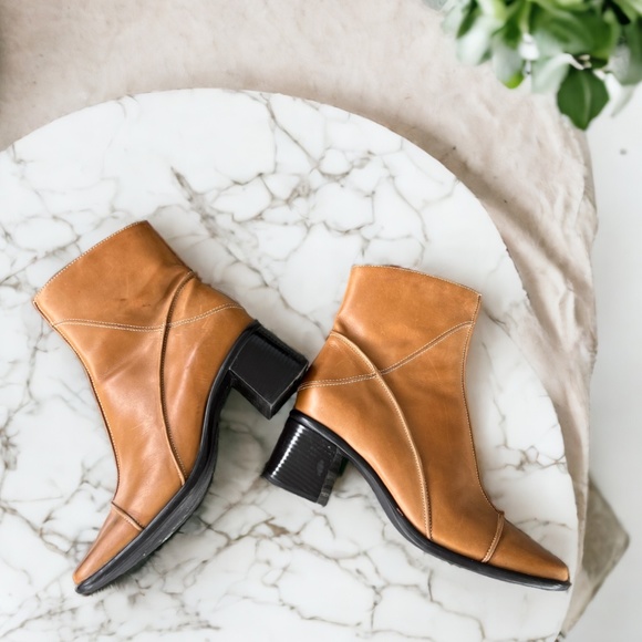 Clarks Y2K Tan Leather Heel Square Toe Boots Size 9.5 - Picture 3 of 14